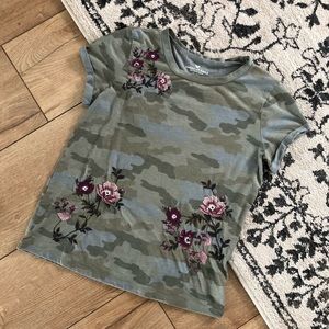 AE camo embroidered t-shirt S